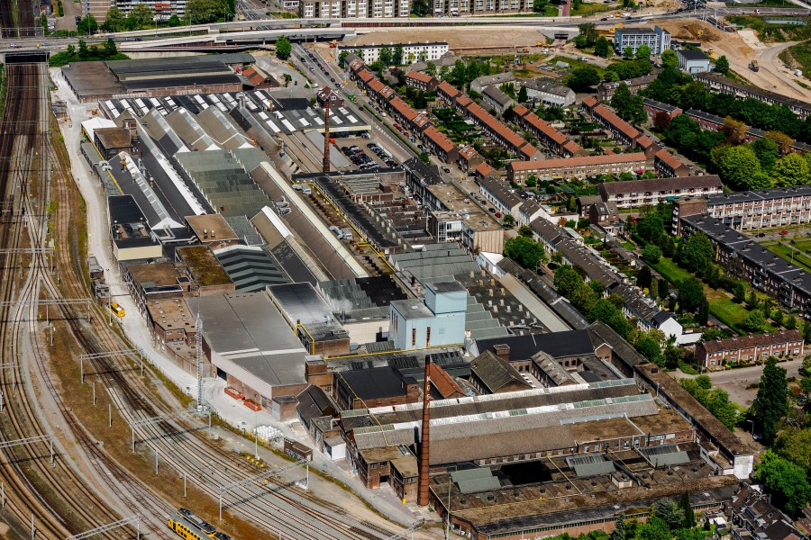 Het bedrijf is opgericht in 1883 door de Maastrichtse industrieel Louis Regout. In het ontwerpatelier werken tien mensen voortdurend aan de ontwikkeling van nieuwe producten. Het bedrijf werkt daarbij veel samen met architecten voor de realisatie van 